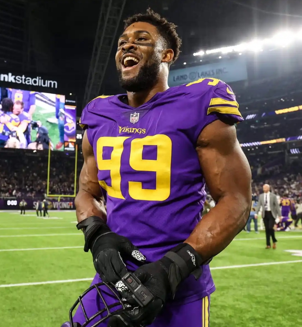 Danielle Hunter Closing in on $$$ Sack Incentives, Jared Allen