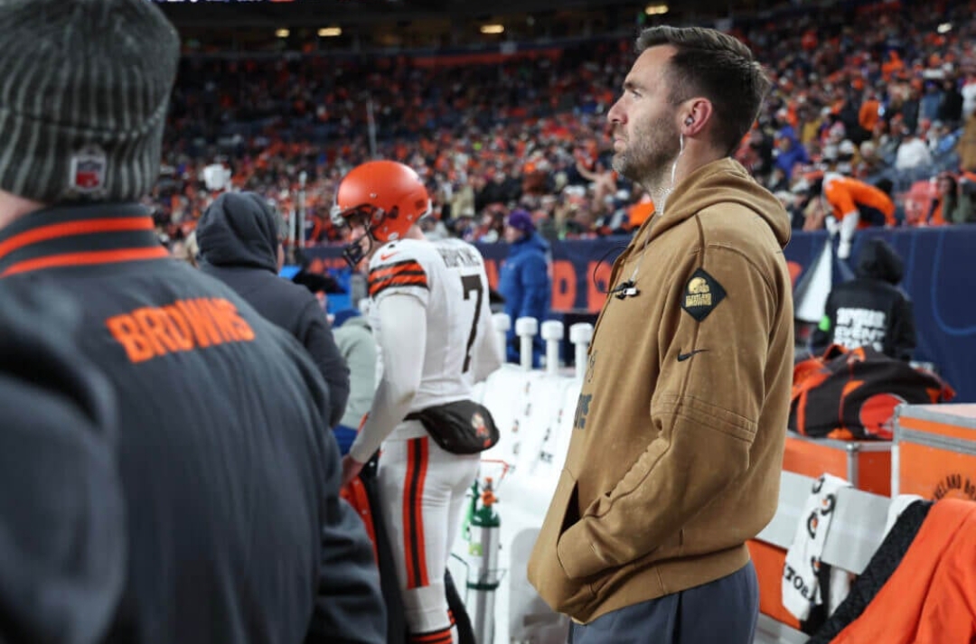 Browns Starter Backs Joe Flacco as QB Decision Looms