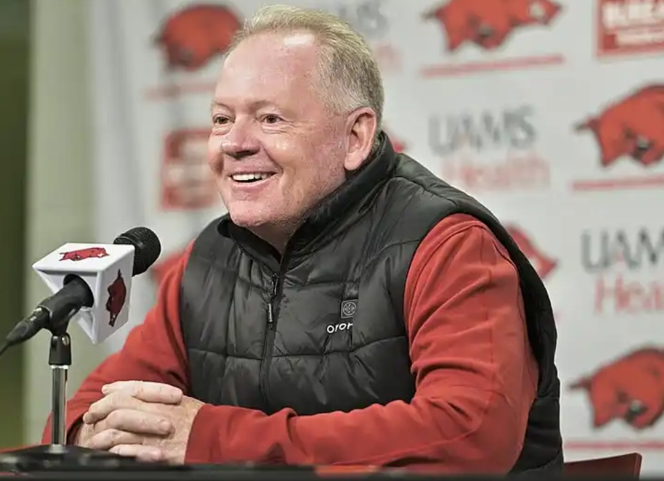 Bobby Petrino’s new $3-million contract contract includes a country club membership