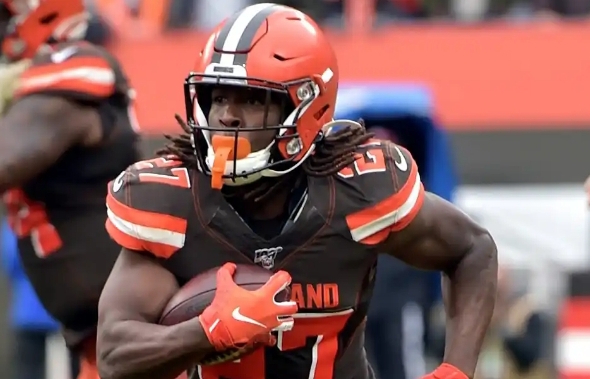 Kareem Hunt Messages Browns Fans as He Prepares to Become a Free Agent After joining the Browns under unfortunate circumstances following Nick Chubb’s season-ending knee injury, Kareem Hunt has been playing for his hometown team this year.It was a surprise for Sparks.