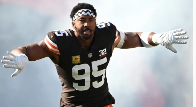 Exclusive on Browns: Browns Star Myles Garrett Draws 5-Word Message From Steelers’ TJ Watt