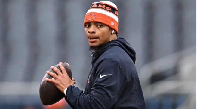 Exclusive; Justin Fields’ Former Bears Teammate Says Chicago ‘Didn’t Deserve’ QB