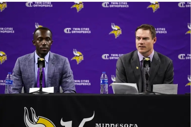 The Vikings trade two first-round picks with the Cardinals in return for acquiring Maye or McCarthy through a pitch flip trade.