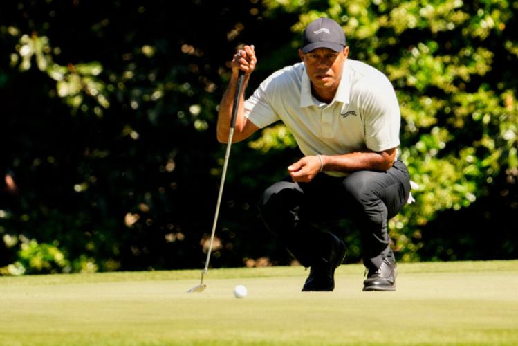 Stunning new photo of Tiger Woods without leg sleeves shocks golf fans