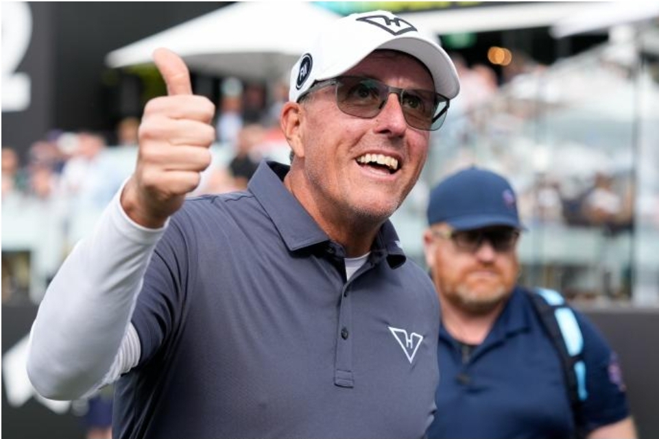 You don’t have to lose bets like Phil Mickelson to win these special golf runners.