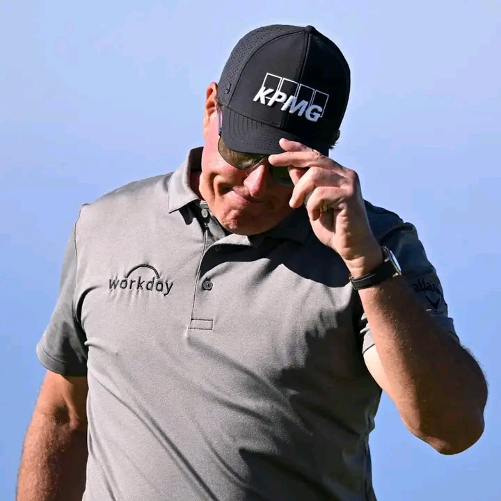 Breaking News: Phil Mickelson officially retires from