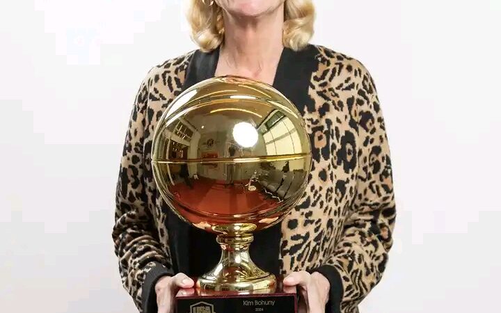 Long time NBA executive Kim Bohuny has been honoured with the USA basketball award.